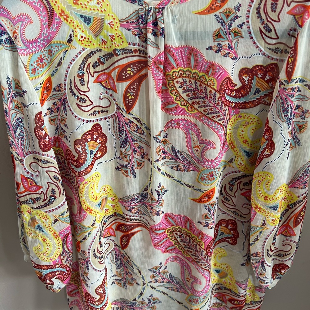 Old Navy Sheer Paisley Patterned Blouse XL, gently used and comfortable - Picture 3 of 4